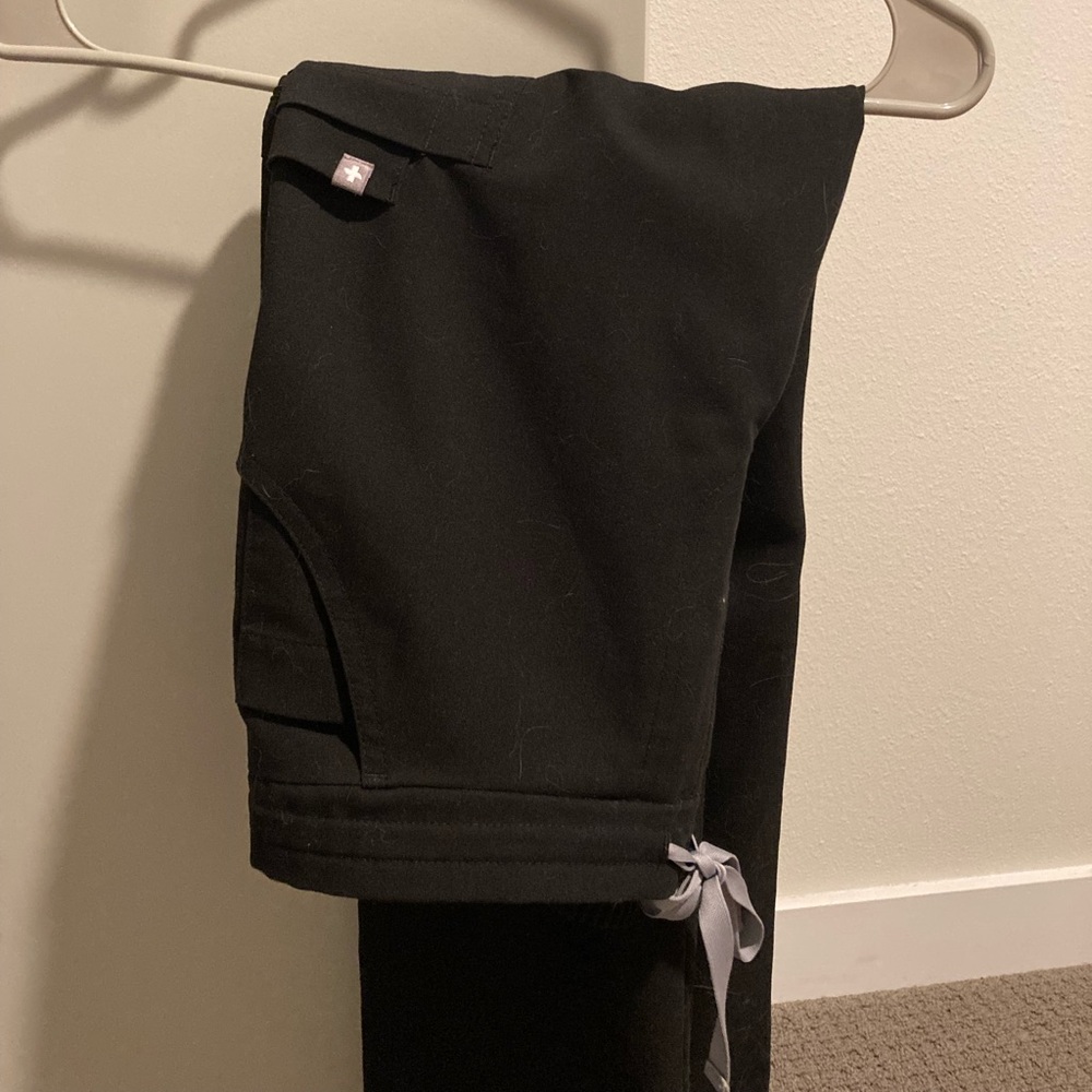 FIGS XS black skinny yola
